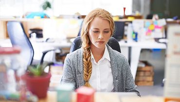 Статьи - Одиночество на работе: как влияет на работников атмосфера в офисе?